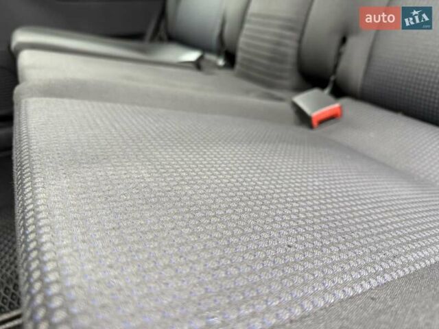 Синий Опель Мерива, объемом двигателя 1.6 л и пробегом 142 тыс. км за 3950 $, фото 52 на Automoto.ua