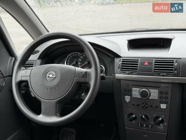 Синий Опель Мерива, объемом двигателя 1.6 л и пробегом 142 тыс. км за 3950 $, фото 68 на Automoto.ua