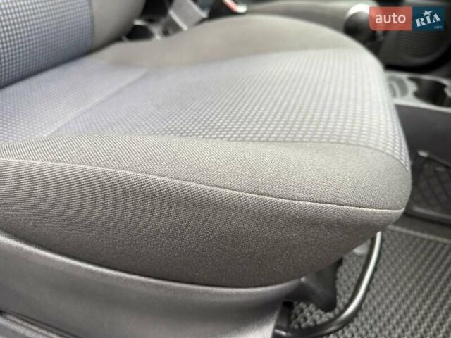 Синий Опель Мерива, объемом двигателя 1.6 л и пробегом 142 тыс. км за 3950 $, фото 36 на Automoto.ua