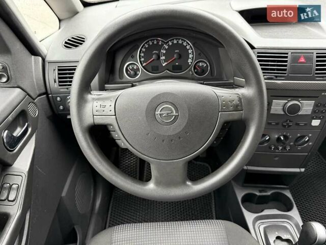 Синий Опель Мерива, объемом двигателя 1.6 л и пробегом 142 тыс. км за 3950 $, фото 74 на Automoto.ua