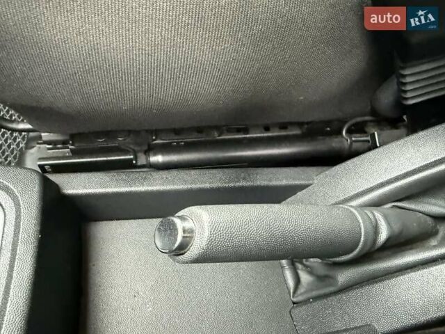 Синий Опель Мерива, объемом двигателя 1.6 л и пробегом 142 тыс. км за 3950 $, фото 61 на Automoto.ua