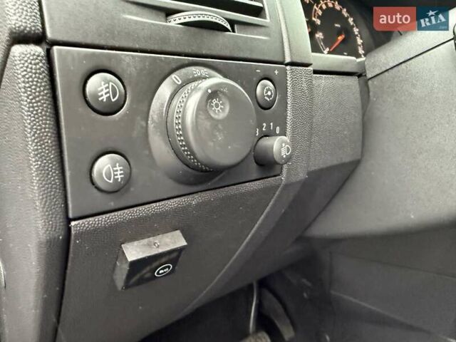 Синий Опель Мерива, объемом двигателя 1.6 л и пробегом 142 тыс. км за 3950 $, фото 64 на Automoto.ua