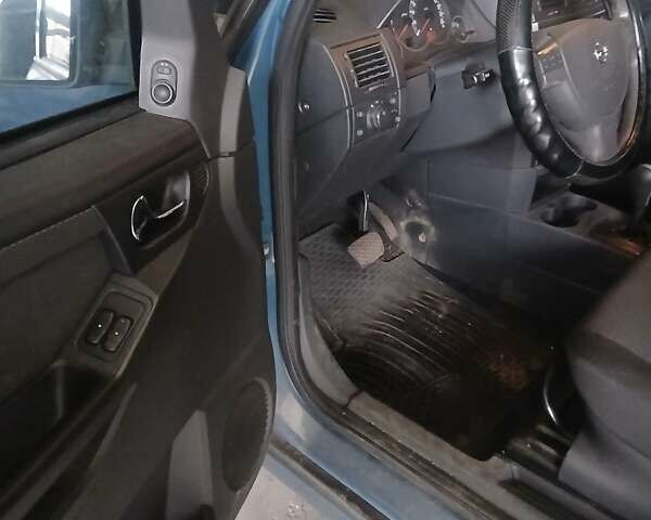 Синий Опель Мерива, объемом двигателя 1.6 л и пробегом 170 тыс. км за 3600 $, фото 3 на Automoto.ua