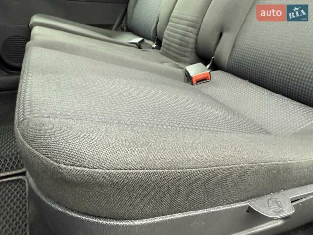 Синий Опель Мерива, объемом двигателя 1.6 л и пробегом 142 тыс. км за 3950 $, фото 51 на Automoto.ua