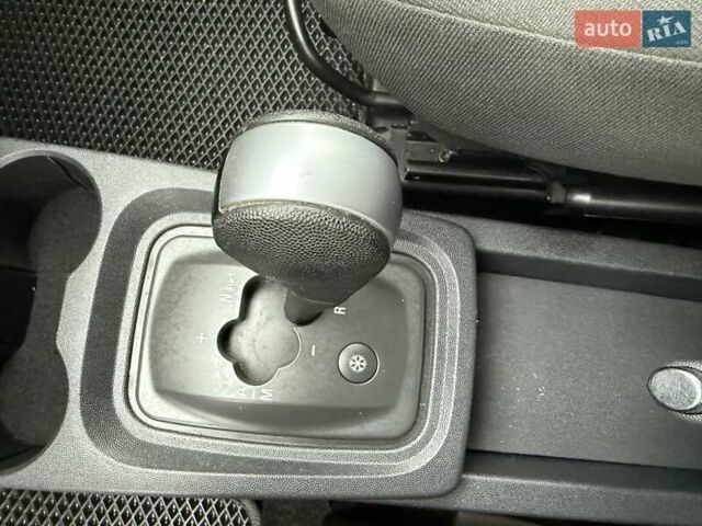 Синий Опель Мерива, объемом двигателя 1.6 л и пробегом 142 тыс. км за 3950 $, фото 63 на Automoto.ua