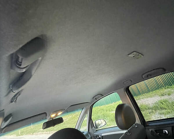 Синий Опель Мерива, объемом двигателя 1.69 л и пробегом 262 тыс. км за 3550 $, фото 17 на Automoto.ua