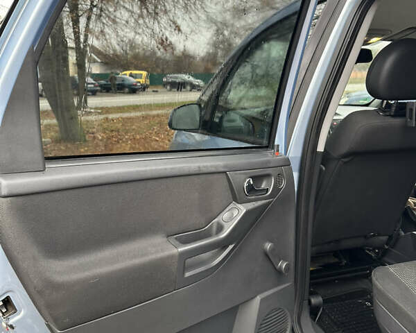 Синий Опель Мерива, объемом двигателя 1.36 л и пробегом 164 тыс. км за 5000 $, фото 11 на Automoto.ua