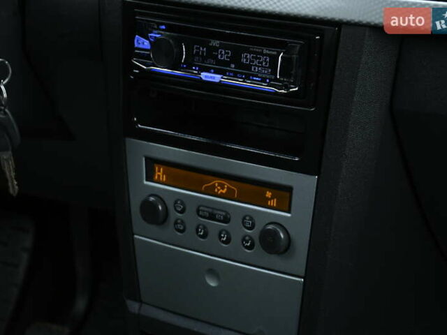 Синий Опель Мерива, объемом двигателя 1.6 л и пробегом 281 тыс. км за 3700 $, фото 28 на Automoto.ua