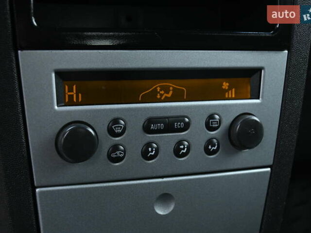 Синий Опель Мерива, объемом двигателя 1.6 л и пробегом 268 тыс. км за 3999 $, фото 20 на Automoto.ua