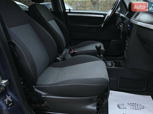 Синий Опель Мерива, объемом двигателя 1.6 л и пробегом 281 тыс. км за 3700 $, фото 31 на Automoto.ua