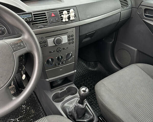 Синий Опель Мерива, объемом двигателя 1.36 л и пробегом 164 тыс. км за 5000 $, фото 6 на Automoto.ua