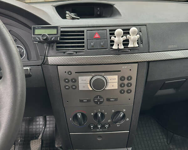 Синий Опель Мерива, объемом двигателя 1.36 л и пробегом 164 тыс. км за 5000 $, фото 9 на Automoto.ua