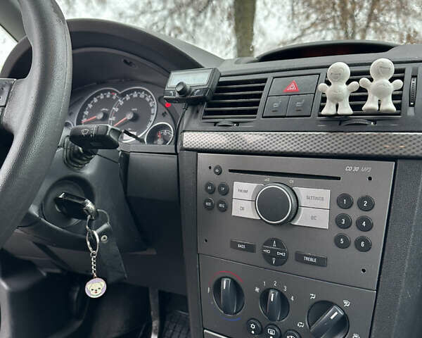 Синий Опель Мерива, объемом двигателя 1.36 л и пробегом 164 тыс. км за 5000 $, фото 5 на Automoto.ua