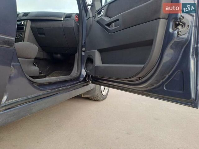 Синий Опель Мерива, объемом двигателя 1.36 л и пробегом 202 тыс. км за 4350 $, фото 19 на Automoto.ua