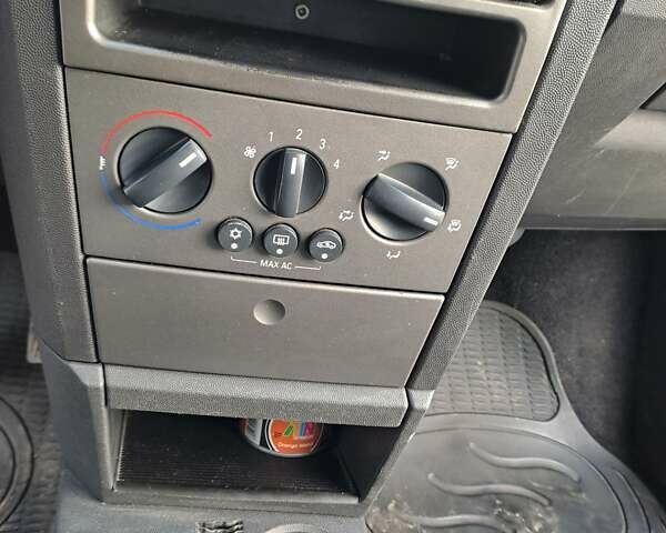 Синий Опель Мерива, объемом двигателя 1.36 л и пробегом 202 тыс. км за 4350 $, фото 23 на Automoto.ua