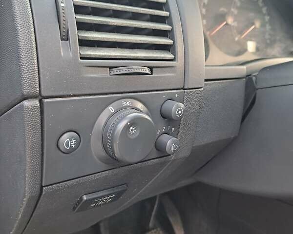 Синий Опель Мерива, объемом двигателя 1.36 л и пробегом 202 тыс. км за 4350 $, фото 24 на Automoto.ua