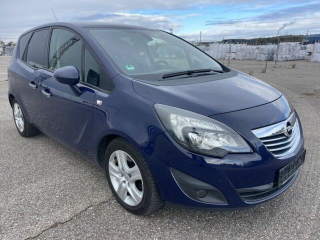 Синий Опель Мерива, объемом двигателя 1.7 л и пробегом 209 тыс. км за 2500 $, фото 7 на Automoto.ua