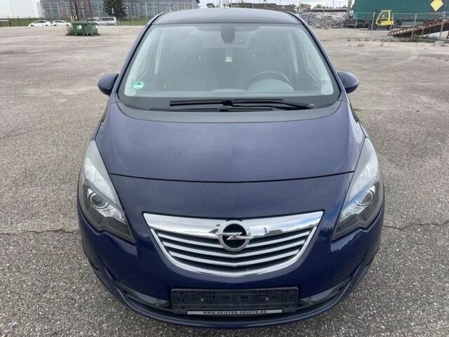 Синий Опель Мерива, объемом двигателя 1.7 л и пробегом 209 тыс. км за 2500 $, фото 4 на Automoto.ua