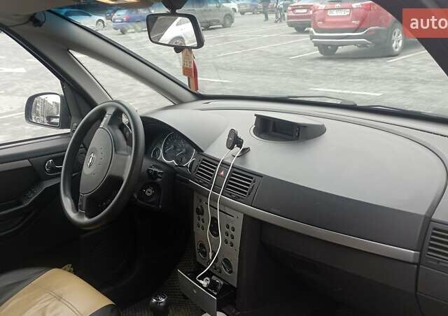 Синий Опель Мерива, объемом двигателя 1.6 л и пробегом 235 тыс. км за 3750 $, фото 2 на Automoto.ua