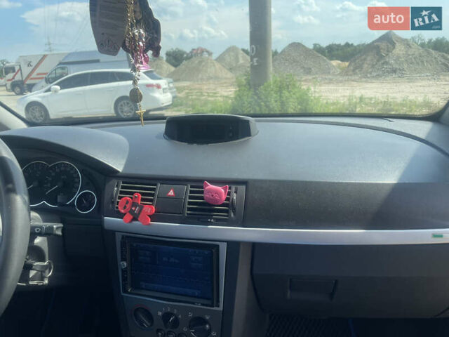 Синий Опель Мерива, объемом двигателя 1.6 л и пробегом 150 тыс. км за 3900 $, фото 2 на Automoto.ua
