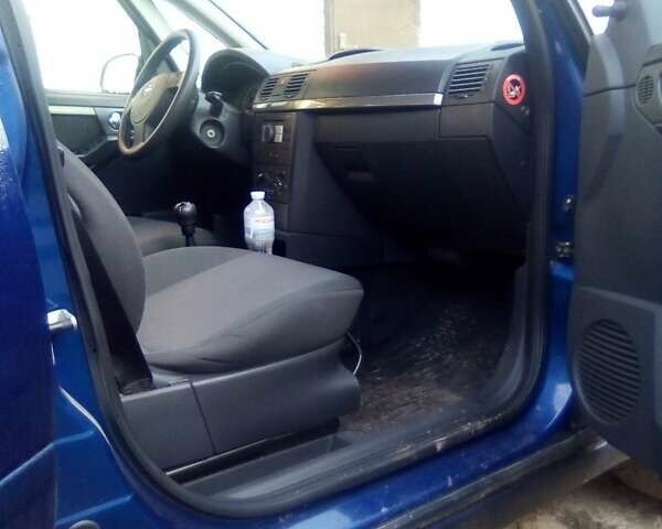 Синий Опель Мерива, объемом двигателя 1.36 л и пробегом 243 тыс. км за 4500 $, фото 3 на Automoto.ua