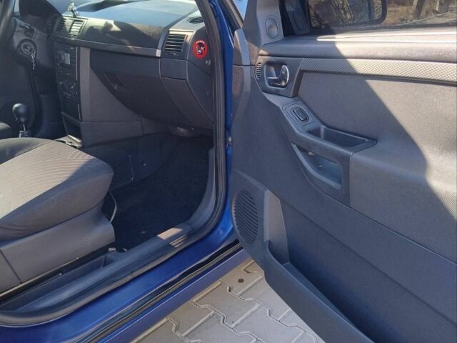 Синий Опель Мерива, объемом двигателя 1.6 л и пробегом 224 тыс. км за 3200 $, фото 16 на Automoto.ua