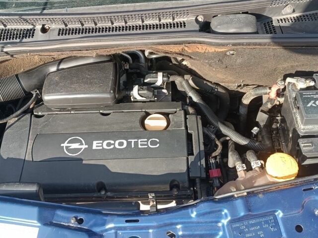 Синий Опель Мерива, объемом двигателя 1.6 л и пробегом 224 тыс. км за 3200 $, фото 11 на Automoto.ua