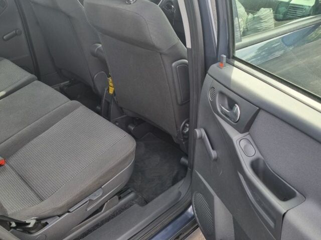 Синий Опель Мерива, объемом двигателя 0 л и пробегом 200 тыс. км за 5600 $, фото 15 на Automoto.ua