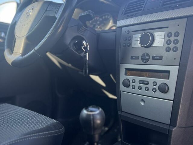 Синий Опель Мерива, объемом двигателя 1.2 л и пробегом 173 тыс. км за 5500 $, фото 6 на Automoto.ua