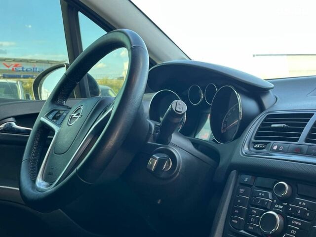 Синий Опель Мерива, объемом двигателя 1.4 л и пробегом 168 тыс. км за 5990 $, фото 4 на Automoto.ua