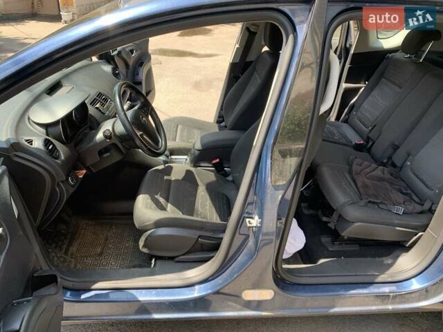 Синий Опель Мерива, объемом двигателя 1.36 л и пробегом 236 тыс. км за 6000 $, фото 9 на Automoto.ua