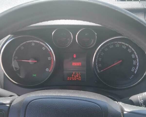 Синий Опель Мерива, объемом двигателя 1.69 л и пробегом 225 тыс. км за 5699 $, фото 14 на Automoto.ua