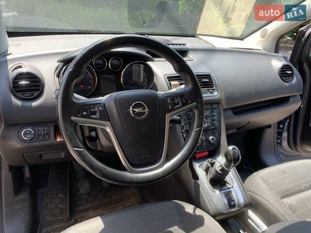 Синий Опель Мерива, объемом двигателя 1.36 л и пробегом 236 тыс. км за 6000 $, фото 5 на Automoto.ua