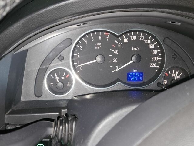 Зеленый Опель Мерива, объемом двигателя 1.6 л и пробегом 320 тыс. км за 5500 $, фото 4 на Automoto.ua