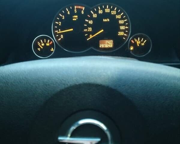 Зелений Опель Меріва, об'ємом двигуна 1.7 л та пробігом 290 тис. км за 3650 $, фото 1 на Automoto.ua