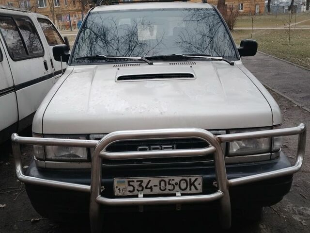 Серый Опель Монтерей, объемом двигателя 3.1 л и пробегом 238 тыс. км за 5600 $, фото 2 на Automoto.ua