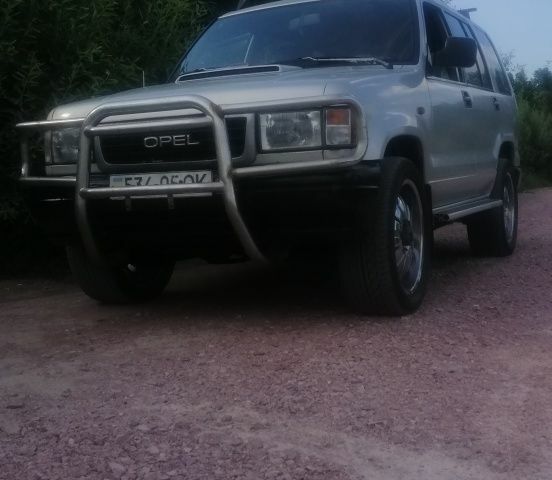 Серый Опель Монтерей, объемом двигателя 3.1 л и пробегом 218 тыс. км за 4999 $, фото 3 на Automoto.ua