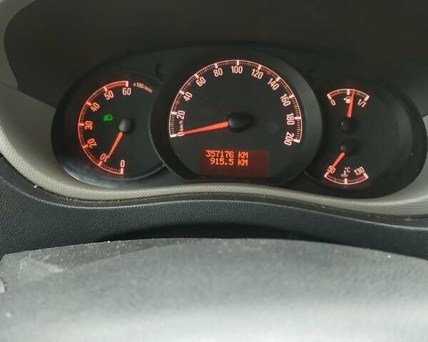 Белый Опель Movano, объемом двигателя 2.3 л и пробегом 380 тыс. км за 17500 $, фото 7 на Automoto.ua