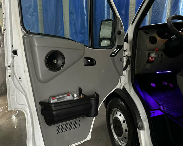 Белый Опель Movano, объемом двигателя 2.46 л и пробегом 300 тыс. км за 5100 $, фото 11 на Automoto.ua