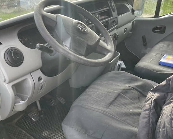 Белый Опель Movano, объемом двигателя 2.5 л и пробегом 465 тыс. км за 6200 $, фото 2 на Automoto.ua