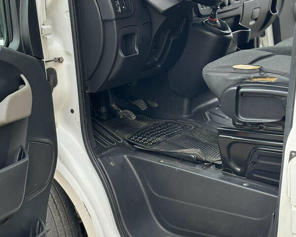 Белый Опель Movano, объемом двигателя 2.3 л и пробегом 402 тыс. км за 11500 $, фото 12 на Automoto.ua