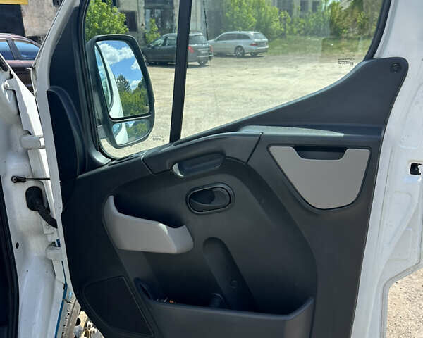 Білий Опель Movano, об'ємом двигуна 2.3 л та пробігом 315 тис. км за 9600 $, фото 2 на Automoto.ua