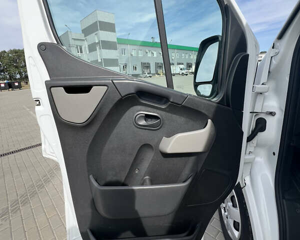 Белый Опель Movano, объемом двигателя 2.3 л и пробегом 240 тыс. км за 11500 $, фото 9 на Automoto.ua
