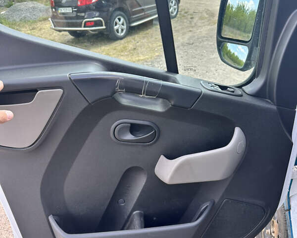 Білий Опель Movano, об'ємом двигуна 2.3 л та пробігом 315 тис. км за 9600 $, фото 6 на Automoto.ua