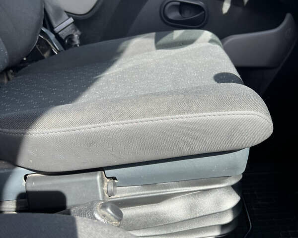 Белый Опель Movano, объемом двигателя 2.3 л и пробегом 240 тыс. км за 11500 $, фото 12 на Automoto.ua