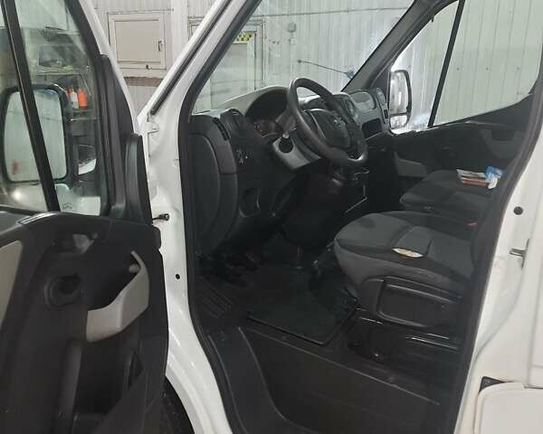 Белый Опель Movano, объемом двигателя 2.3 л и пробегом 409 тыс. км за 12000 $, фото 13 на Automoto.ua