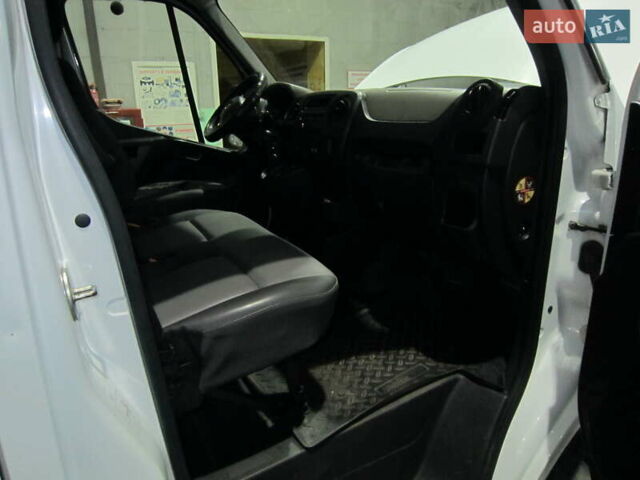 Білий Опель Movano, об'ємом двигуна 2.3 л та пробігом 170 тис. км за 15000 $, фото 6 на Automoto.ua