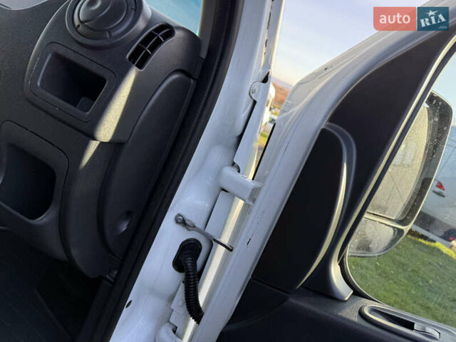 Білий Опель Movano, об'ємом двигуна 2.3 л та пробігом 209 тис. км за 13900 $, фото 10 на Automoto.ua