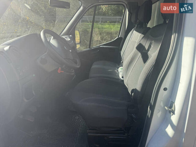 Белый Опель Movano, объемом двигателя 2.3 л и пробегом 400 тыс. км за 18300 $, фото 3 на Automoto.ua