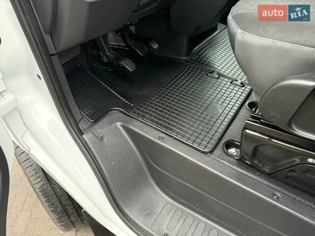 Білий Опель Movano, об'ємом двигуна 0 л та пробігом 156 тис. км за 17400 $, фото 48 на Automoto.ua